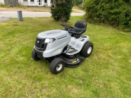 Plæne- og parkmaskiner MTD  Plænetraktor Plænetraktor