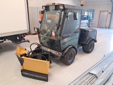 Kärcher MIC 45 Advanced Kompakt redskabsbærer m. Hydraulisk justerbar sneplov
