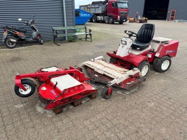 Ventrac 3000 4wd redskabsbærer med to rotorklippeborde.