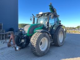 VALTRA Traktor N142 40 KM/T, med Spearhead 7000T græsklipper.