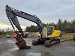Grävmaskin Volvo  EC 240B NLC med tiltrotator och redskap
