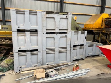 Forskelligt udstyr Lot Med Plastikkasser Plastkasser 9 stk lot