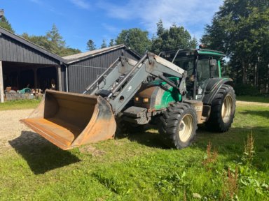 Traktor med frontlift VALTRA N 101 4 WD