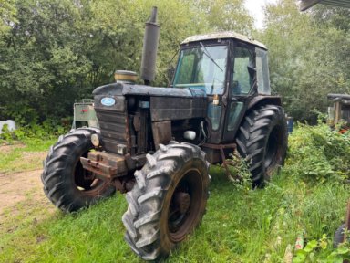Traktor Ford 8210