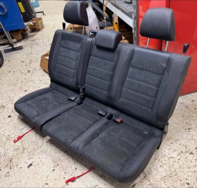 2 stk bakluker + 2 stk seter til VW Amarok 2018 modell. / tailgates and seats 2 pcs each