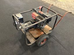 Generator med Honda benzinmotor.