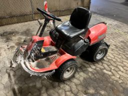  Jonsered FR 2216 A  4x4 plænetraktor. 