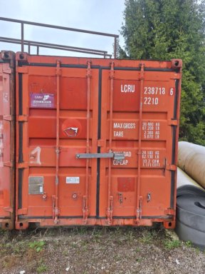 Container med material 