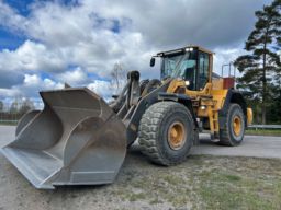 Hjullastare Volvo L180H med snabbfäste och skopa