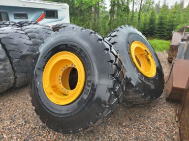 4 st däck med fälg till Hjullastare Volvo L120 23,5R25