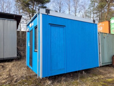 Barack WC Bod med 3 toaletter 3,9 m lång nyrenoverad