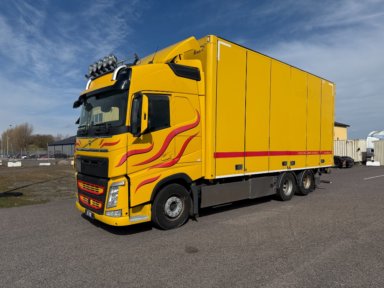 Skåpbil VOLVO FH62TR