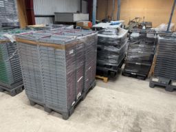  10 pallar med livsmedels plastlådor och plastbackar