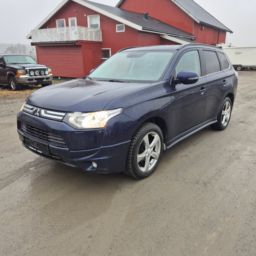Bil MITSUBISHI OUTLANDER