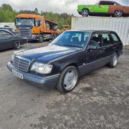 1995mod. MERCEDES-BENZ E 220 T