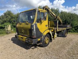 Lastbil med kran Mercedes 1213 4x2