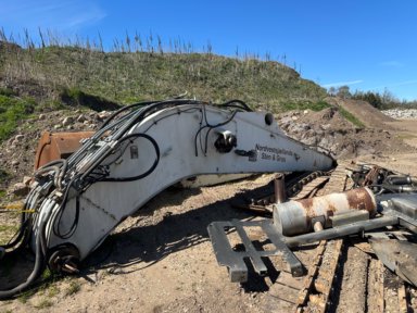 Grave arm med stik og skovle