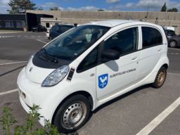 Peugeot Ion personbil på El-drift.