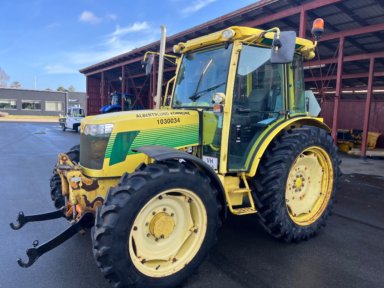 MASSEY FERGUSON 3645 4 WD med HE-VA frontlift.