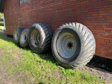 Dæk Trelleborg/ Dæk Hjul til Massey -ferguson
