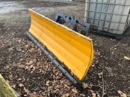 Snerydningsudstyr Sneskolv Havdrup Sneplov med hydraulisk sideskift, med gummikant nederst.