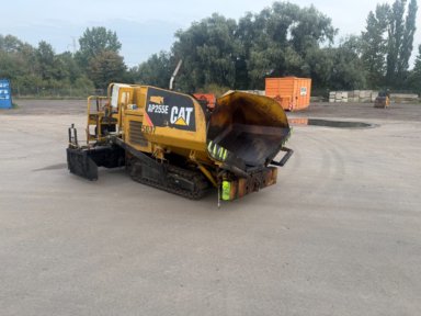 Asfaltsläggare Cat AP255E
