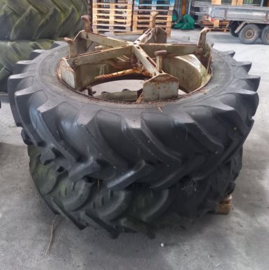 Traktor Molcon 16.9 R 38 Twillinghjul sæt.