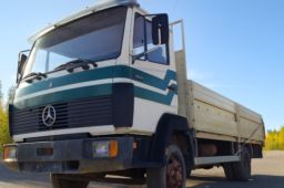 Lastebil Mercedes-Benz Ln 	Mercedes-Benz Ln 814  Lett lastebil med plan / flatbed – Avregistrert