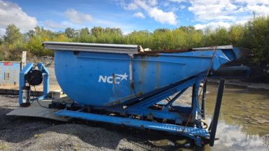  Hydraulisk asfaltcontainer med utmating