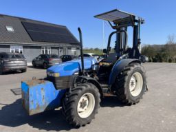 Construction equipment New Holland TN55 Udstyret som byggelift med bagmonteret hydraulisk byggelift, med pallegafler