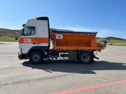 Volvo  FH 12 med Schmidt Stratos B50 strøaggregat.