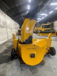 Dalen Snøfres 2007, med hydraulisk sving og nedbrekk, bærehjul på siden.