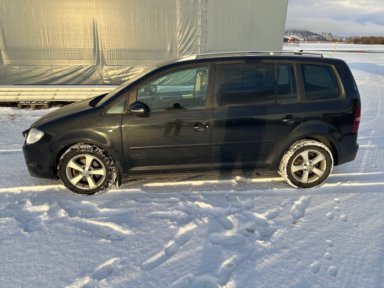Volkswagen Touran - 2010 modell - Lav KM - Div. feil