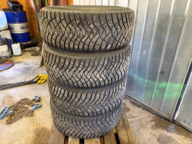 Bil Winter Peak Dubbdäck 265/65 R17