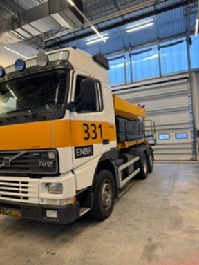 Volvo FH 12 og Schmidt Fastsandspreder - 2000 Modell