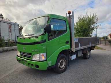 Lätt lastbil med kran TOYOTA DYNA, 100 2,5 TD S. CAB