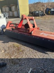 Kverneland FRO 325, Beitepusser med hydraulisk sideforskyvning.