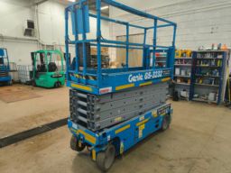 Genie GS-3232, 12m, Sakselift med støttelabber