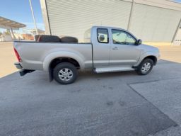 Toyota Hilux 4WD Manuell, 2011 mod, Lav KM og hengerfeste.