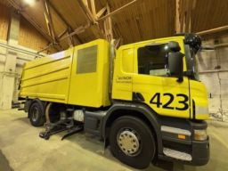 Glykol suger - Scania P310 med Bucher STKF 9500 på bygg!