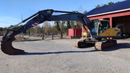 Grävmaskin Volvo EC240 CL med tiltrotator