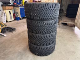 Vinterdäck 4st dubbade Goodyear Ultra Grip Artic 2   255/40R20