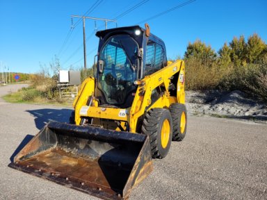Kompaktlastare Cat 226D3 med skopa