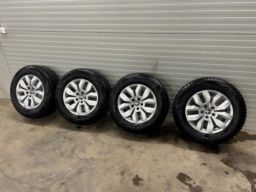 4 Däck på fälg Kumho Wintercraft Till VW Amarok 