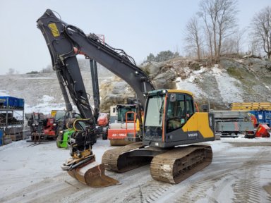 Grävmaskin Volvo EC140EL med tiltrotator och skopor  -2017