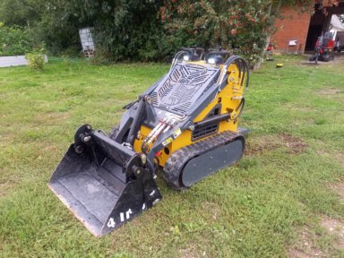 Kompaktlæsser Infront YF380 Skidsteer Loader.