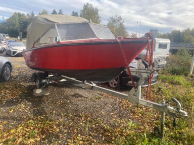 Nordkapp motorbåt med Mercury 50 HK – Tysse båthenger medfølger – Reparasjonsobjekt
