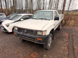 TOYOTA HILUX SR5 med tipp og plan 4X4