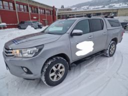  TOYOTA HILUX   med plan topp og innredning