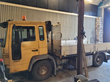 Lastbil Volvo   FL 612 Reservdelsbil